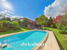 Corps de ferme avec dépendances sur  terrain de 7 600 m² avec piscine<span></span>Tilh