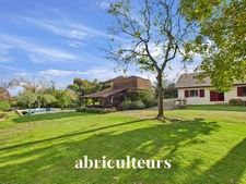 Corps de ferme avec dépendances sur  terrain de 7 600 m² avec piscine<span></span>Tilh