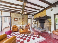 Corps de ferme avec dépendances sur  terrain de 7 600 m² avec piscine – Tilh