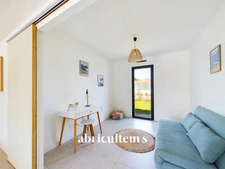 Superbe villa contemporaine avec piscine chauffée orientée sud- idéalement située - à seulement 10 minutes des plages-  proche du centre ville de Tosse 40230