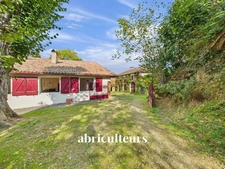 Corps de ferme avec dépendances sur  terrain de 7 600 m² avec piscine – Tilh