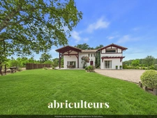 Très belle propriété sur 2 720 m² de terrain - SAUBION