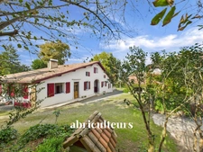 Corps de ferme avec dépendances sur  terrain de 7 600 m² avec piscine – Tilh