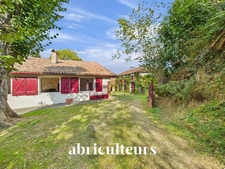 Corps de ferme avec dépendances sur  terrain de 7 600 m² avec piscine<span></span>Tilh