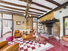 Corps de ferme avec dépendances sur  terrain de 7 600 m² avec piscine<span></span>Tilh