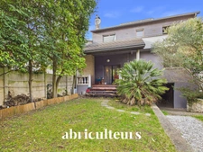 Maison contemporaine  avec dépendance, terrasse et jardin arboré<span></span>185 m²<span></span>7 pièces<span></span> Garage <span></span>Colombes