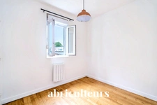 Appartement 2 pièces 31 m²<span></span>1er étage<span></span>Colombes (Rue Gabriel Péri)<span></span>Petit immeuble 1930