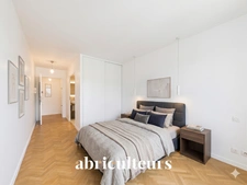 Courbevoie  : 5 pièces,  dernier étage , 2 parkings (dont 1 box) + 2 caves – DPE C – Aucuns travaux