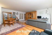 Dernier étage avec vue exceptionnelle sur La Défense – Superbe T4 familial à Courbevoie