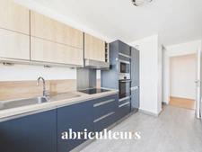 Courbevoie  : 5 pièces,  dernier étage , 2 parkings (dont 1 box) + 2 caves – DPE C – Aucuns travaux