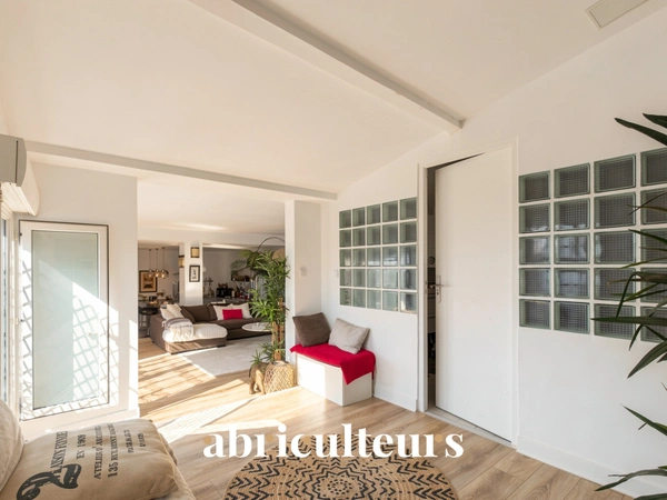 Grand loft indépendant de 176 m²<span></span>Colombes Centre-Gare