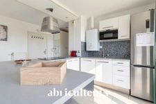 Appartement 3 pièces 66 m²<span></span>Dernier étage lumineux avec deux balcons  et box<span></span>Gennevilliers