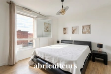 Appartement 3 pièces 66 m²<span></span>Dernier étage lumineux avec deux balcons  et box<span></span>Gennevilliers