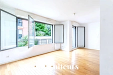 Charmant studio  30 m² avec balcon – Courbevoie (92400)