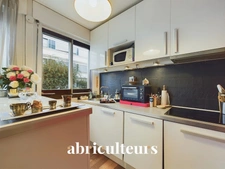 Appartement avec rénovation récente vendu à PARIS 15e (75015)