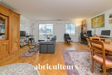 Dernier étage avec vue exceptionnelle sur La Défense – Superbe T4 familial à Courbevoie