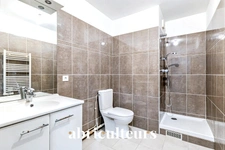 Charmant studio  30 m² avec balcon – Courbevoie (92400)