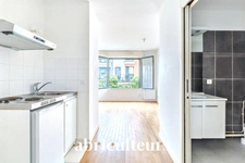 Charmant studio  30 m² avec balcon – Courbevoie (92400)