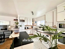 Triplex 4 chambres, 2 espaces extérieurs, box à proximité du Parc André Malraux- rue Salvador Allende, Nanterre