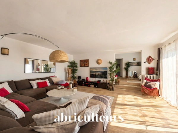 Grand loft indépendant de 176 m²<span></span>Colombes Centre-Gare