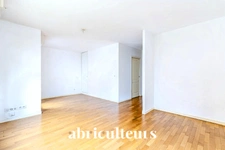 Charmant studio  30 m² avec balcon – Courbevoie (92400)