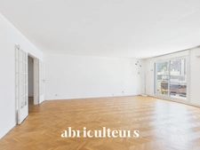 Dernier étage avec vue exceptionnelle sur La Défense – Superbe T4 familial à Courbevoie