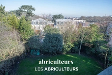 Villa  10 pièces  6 chambres  300 m²<span></span>Sèvres