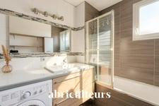 Appartement 3 pièces 66 m²<span></span>Dernier étage lumineux avec deux balcons  et box<span></span>Gennevilliers