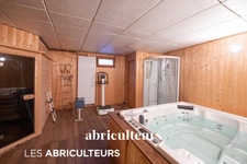 Villa  10 pièces  6 chambres  300 m²<span></span>Sèvres