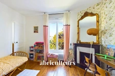 Maison familiale avec jardin verdoyant sans vis-à-vis – Centre de Courbevoie