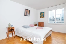 Dernier étage avec vue exceptionnelle sur La Défense – Superbe T4 familial à Courbevoie
