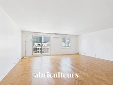 Courbevoie  : 5 pièces,  dernier étage , 2 parkings (dont 1 box) + 2 caves – DPE C – Aucuns travaux