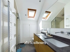 Maison familiale avec jardin verdoyant sans vis-à-vis – Centre de Courbevoie