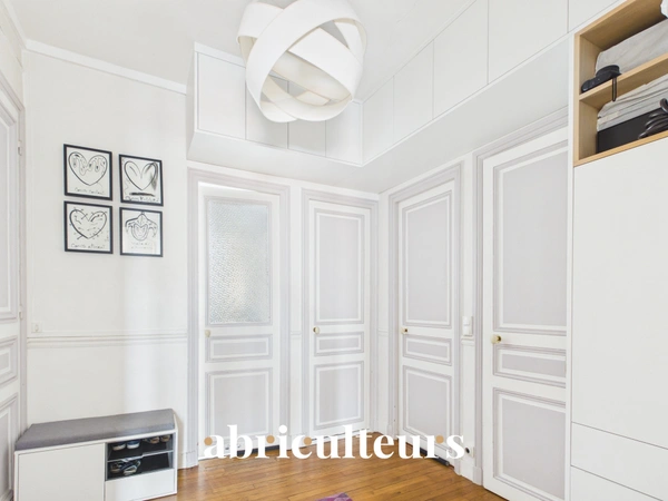 Charmant appartement<span></span>61 m²<span></span>3 pièces<span></span>Saint-Mandé