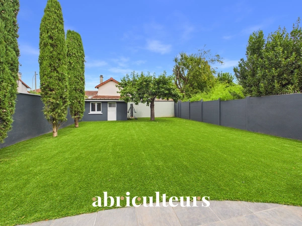 Maison familiale individuelle avec jardin<span></span>6 pièces<span></span>185 m²<span></span>Ormesson-sur-Marne