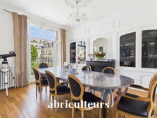 Appartement familial<span></span>188 m²<span></span>7 pièces<span></span>Charme de l'ancien<span></span>Saint-Mandé