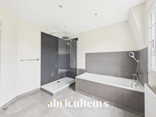 Maison familiale individuelle avec jardin - 6 pièces - 185 m² - Ormesson-sur-Marne