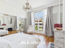 Appartement familial<span></span>188 m²<span></span>7 pièces<span></span>Charme de l'ancien<span></span>Saint-Mandé