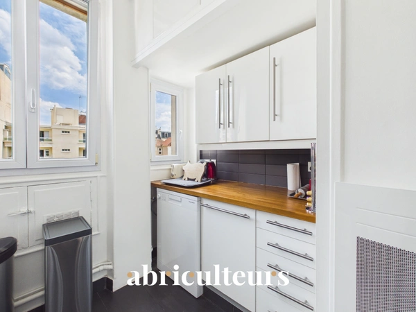 Charmant appartement<span></span>61 m²<span></span>3 pièces<span></span>Saint-Mandé