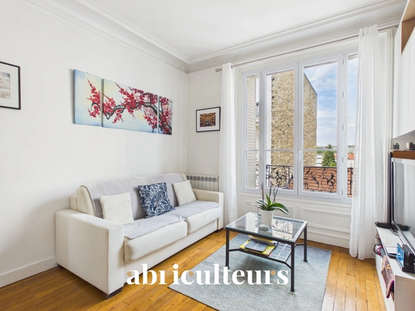 Charmant appartement<span></span>61 m²<span></span>3 pièces<span></span>Saint-Mandé