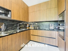 Appartement familial<span></span>188 m²<span></span>7 pièces<span></span>Charme de l'ancien<span></span>Saint-Mandé