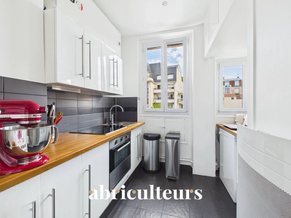 Charmant appartement<span></span>61 m²<span></span>3 pièces<span></span>Saint-Mandé