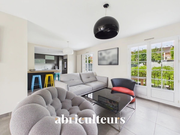 Maison familiale individuelle avec jardin<span></span>6 pièces<span></span>185 m²<span></span>Ormesson-sur-Marne