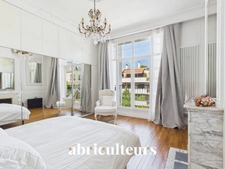 Appartement familial<span></span>188 m²<span></span>7 pièces<span></span>Charme de l'ancien<span></span>Saint-Mandé