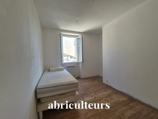Maison à rénover<span></span>7 pièces<span></span>160 m²<span></span>Jarnac centre-ville