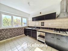 Appartement 5 pièces de 84 m² avec cave et place de parking<span></span>Cognac