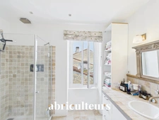 Elégante maison de ville<span></span>3 chambres<span></span>135 m²<span></span>Cognac