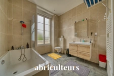 Maison rénovée<span></span>190 m²<span></span>6 pièces avec cour<span></span>Matha