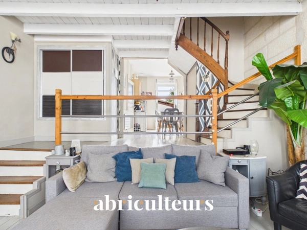 Maison de ville de 90 m² avec cour et 4 chambres en vente à Saintes (17100)
