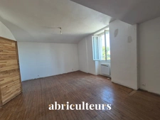 Maison à rénover<span></span>7 pièces<span></span>160 m²<span></span>Jarnac centre-ville